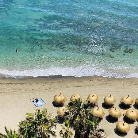 דירה First Line! Art-apartment On The Seafront Of With Swimming Pool מארבלה