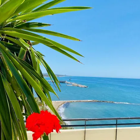 First Line! Art-apartment On The Seafront Of With Swimming Pool Apartment