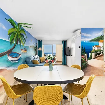 First Line! Art-apartment On The Seafront Of With Swimming Pool מארבלה