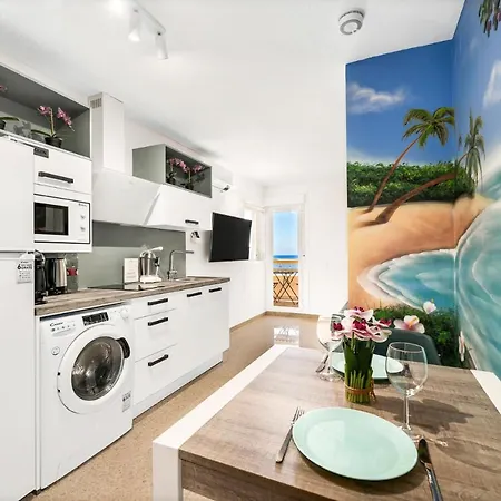 Apartmán First Line! Art-apartment On The Seafront Of With Swimming Pool *