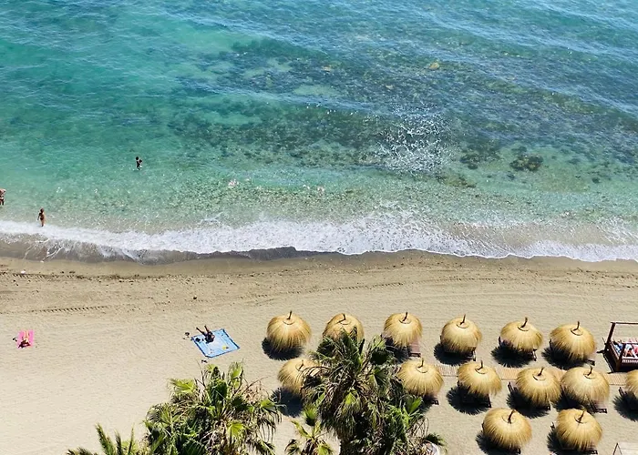 아파트 First Line! Art-apartment On The Seafront Of With Swimming Pool 마르베야