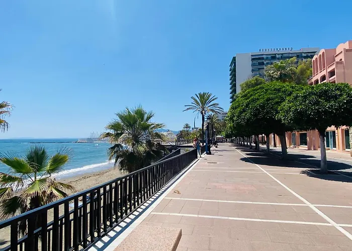 아파트 First Line! Art-apartment On The Seafront Of With Swimming Pool 마르베야