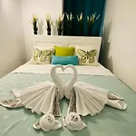 First Line! Art-apartment On The Seafront Of With Swimming Pool * Marbella