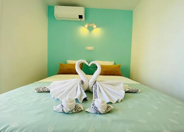 First Line! Art-apartment On The Seafront Of With Swimming Pool 马尔韦利亚