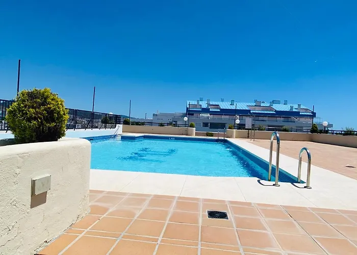 First Line! Art-apartment On The Seafront Of With Swimming Pool 马尔韦利亚