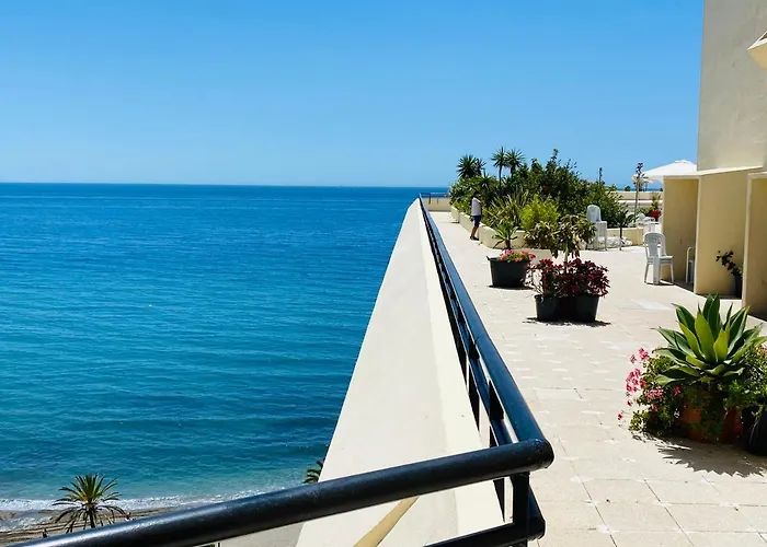 First Line! Art-apartment On The Seafront Of With Swimming Pool 马尔韦利亚