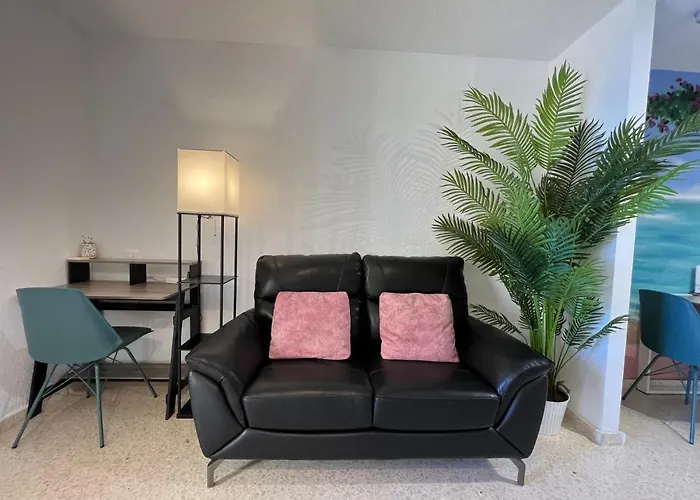 First Line! Art-apartment On The Seafront Of With Swimming Pool * 马尔韦利亚