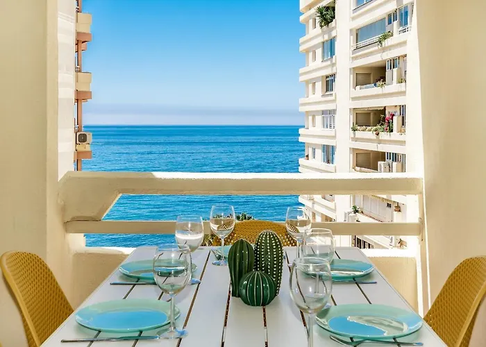 First Line! Art-apartment On The Seafront Of With Swimming Pool * 马尔韦利亚