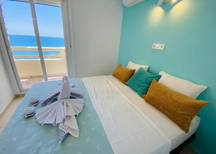 First Line! Art-apartment On The Seafront Of With Swimming Pool * מארבלה